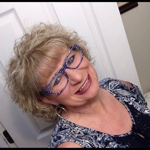 Meet your Posher, Angelia